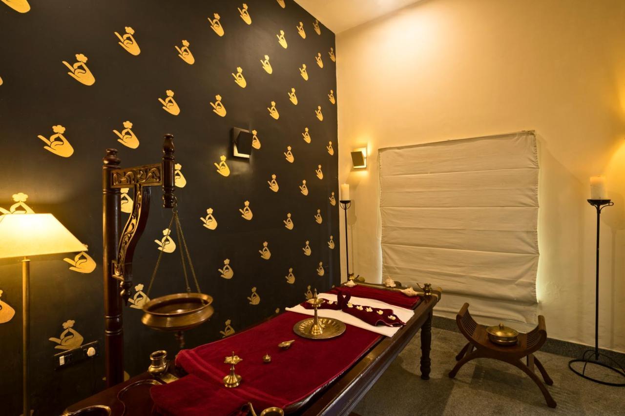 Heritage Madurai Exteriér fotografie Ayurvedic treatment room